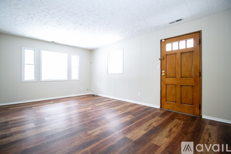 160 Eldred Ave 2 Beds Single Family Home for Rent - Photo gallery 5