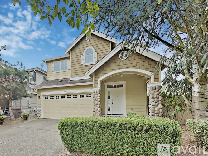 6251 40th St E 3 Beds Single Family Home for Rent - Photo gallery 1