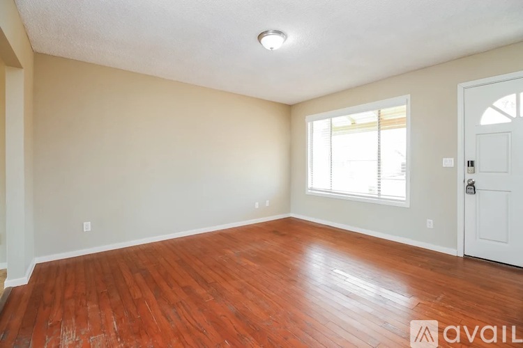 9227 162nd St 3 Beds Single Family Home for Rent - Photo gallery 2