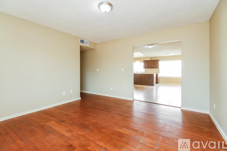 9227 162nd St 3 Beds Single Family Home for Rent - Photo gallery 3