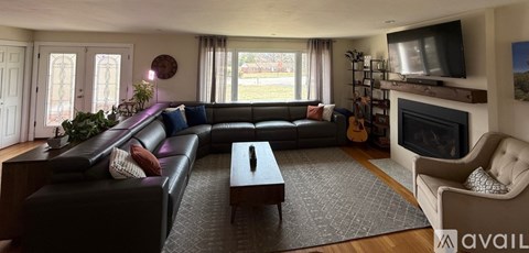 24 Marsally Drive 4 Beds Apartment for Rent