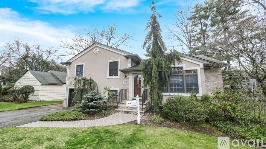 345 11th Street 4 Beds Single Family Home for Rent - Photo gallery 2