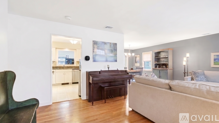 345 11th Street 4 Beds Single Family Home for Rent - Photo gallery 4