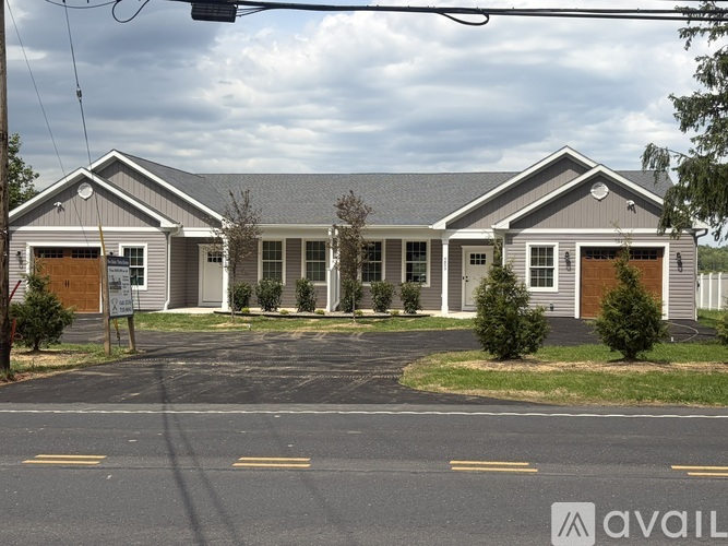 4901 West Swamp Road 3 Beds Single Family Home for Rent - Photo gallery 1