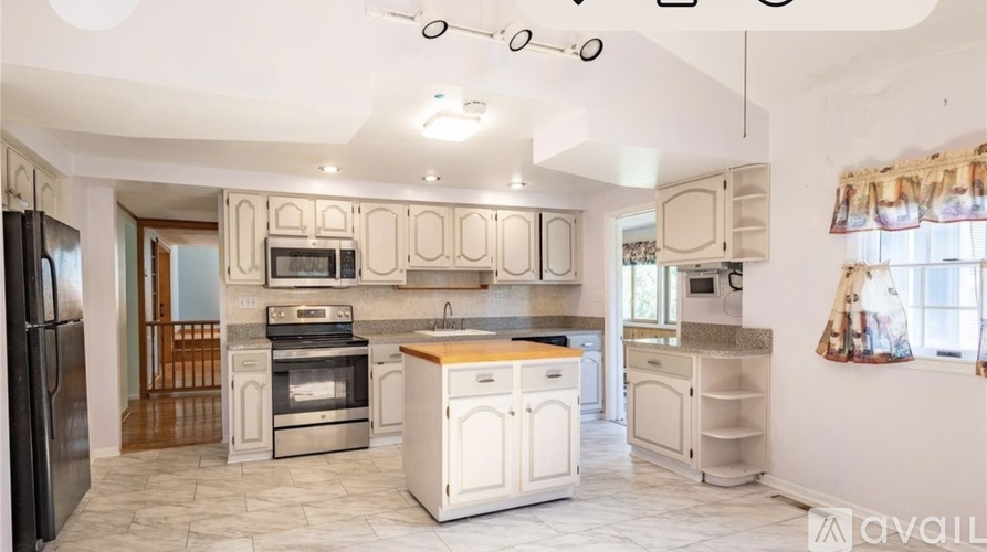8275 Skunk Lane 4 Beds Single Family Home for Rent - Photo gallery 5