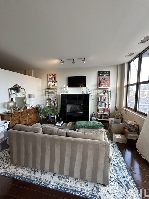15 S Throop St 1 Condo for Rent - Photo gallery 2