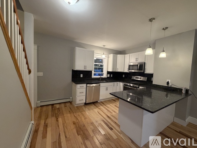 150 Kinsley Street 3 Beds Apartment for Rent - Photo gallery 1