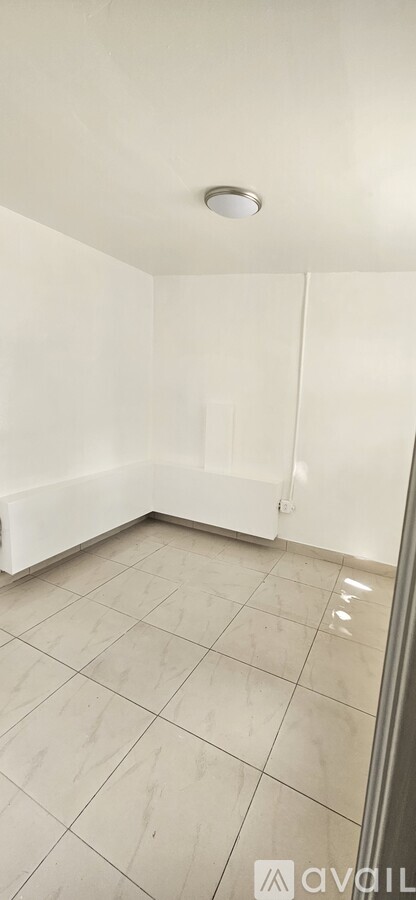 A room with a white ceiling and tiled floor.