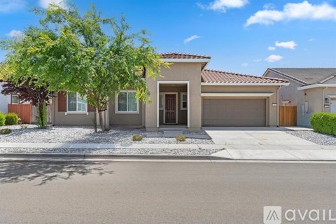 566 Albany Street 3 Beds Apartment for Rent