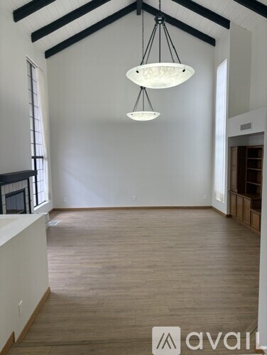 2560 North Lindsay Road #37 3 Beds Single Family Home for Rent - Photo gallery 3