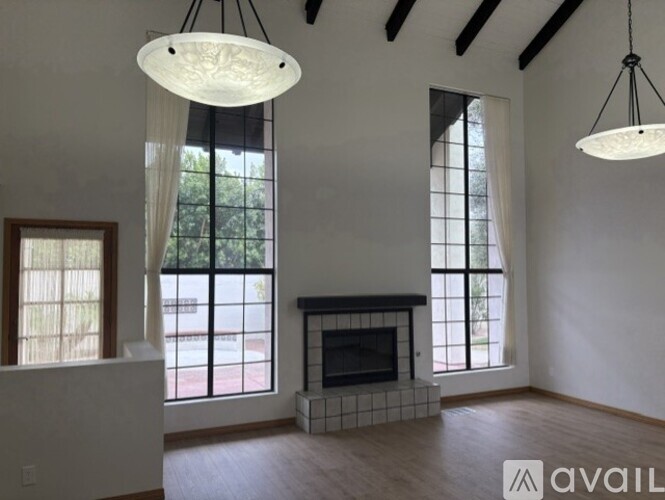 2560 North Lindsay Road #37 3 Beds Single Family Home for Rent - Photo gallery 4