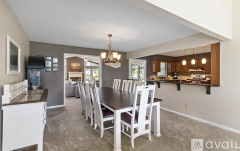 A dining room with a table and chairs is available for rent.