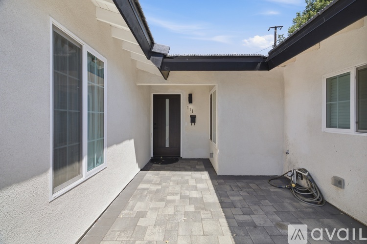 111 E 13th St 3 Beds Apartment for Rent - Photo gallery 2