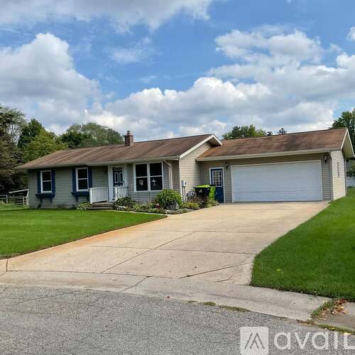 13452 Forest River Drive Southeast 3 Beds Single Family Home for Rent - Photo gallery 1