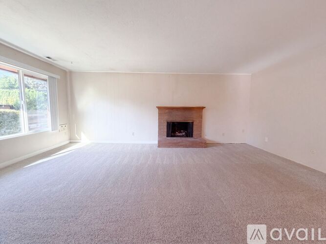 10236 NE Thompson St 3 Beds Single Family Home for Rent - Photo gallery 2
