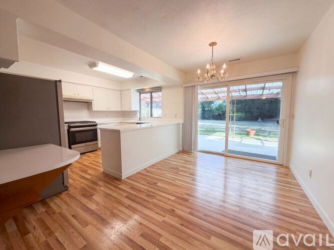 10236 NE Thompson St 3 Beds Single Family Home for Rent - Photo gallery 3
