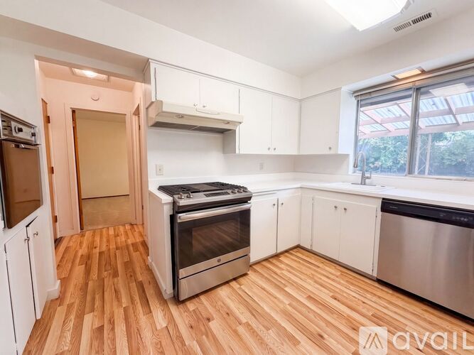 10236 NE Thompson St 3 Beds Single Family Home for Rent - Photo gallery 4