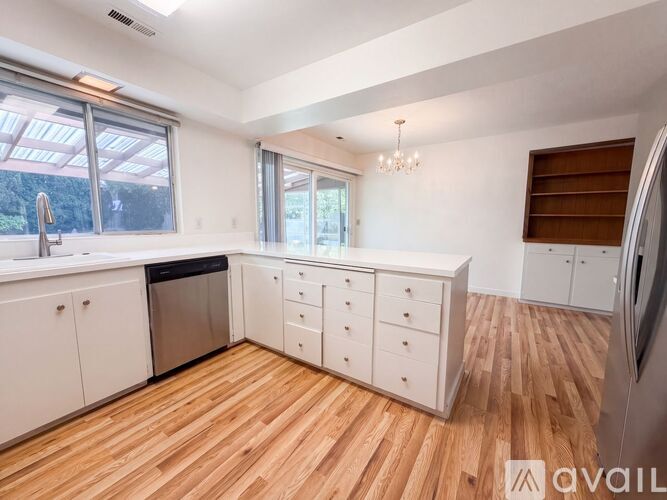 10236 NE Thompson St 3 Beds Single Family Home for Rent - Photo gallery 5