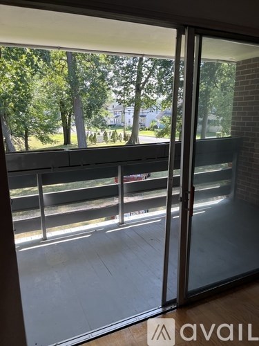 100 OAKWOOD AVE 2 Beds Apartment for Rent