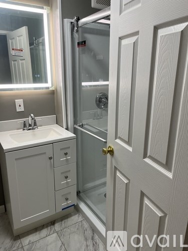 100 OAKWOOD AVE 2 Beds Apartment for Rent
