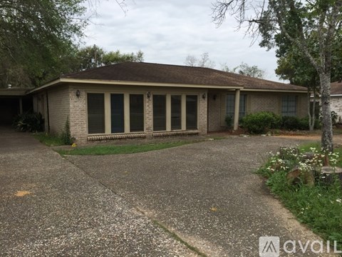 261 Berry Rd 6 Beds Apartment for Rent