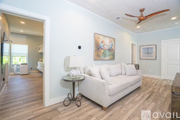 117 Charlotte Avenue 7 Beds Single Family Home for Rent - Photo gallery 1