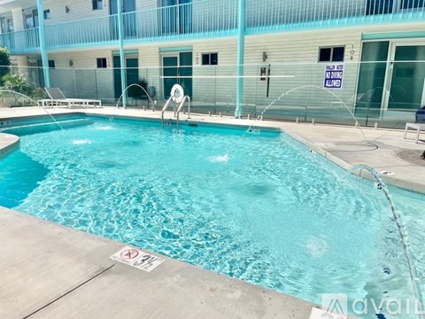 A pool with a sign that says no diving.