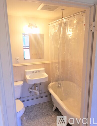 A bathroom with a toilet, sink, and bathtub.