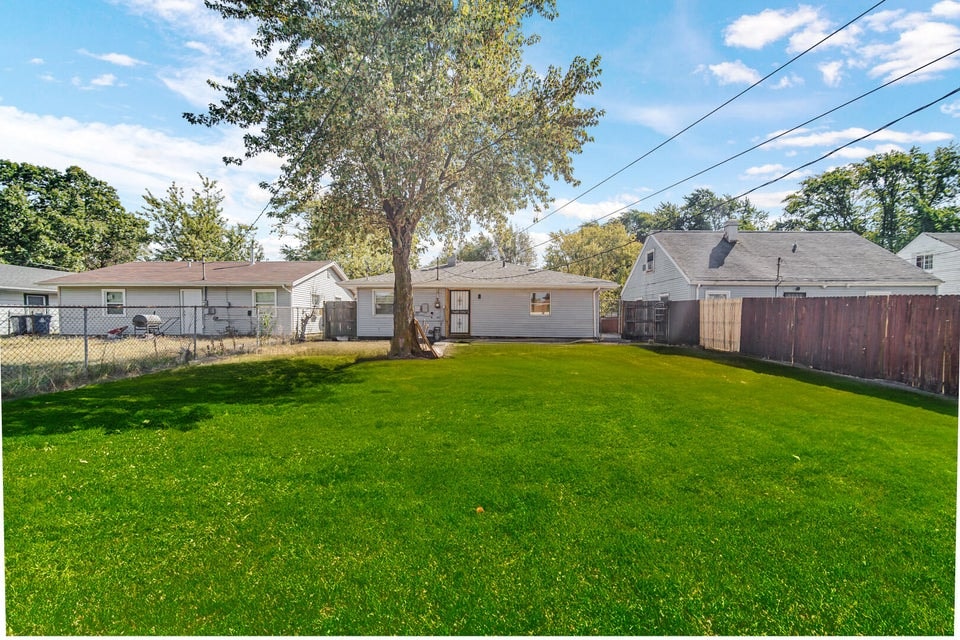 730 Clinton Street 3 Beds House for Rent - Photo gallery 2
