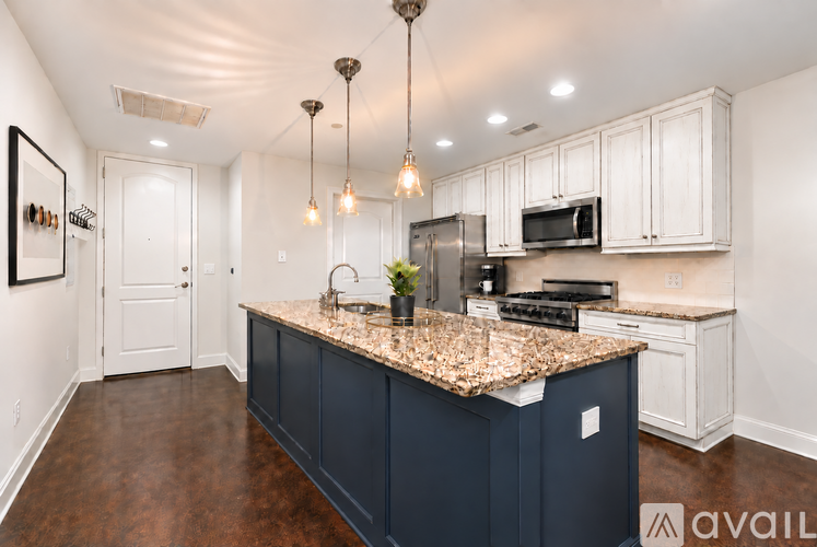 701 Royal Court 1 Condo for Rent - Photo gallery 4
