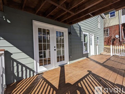 29 Woodrow Ave 2 Beds Apartment for Rent
