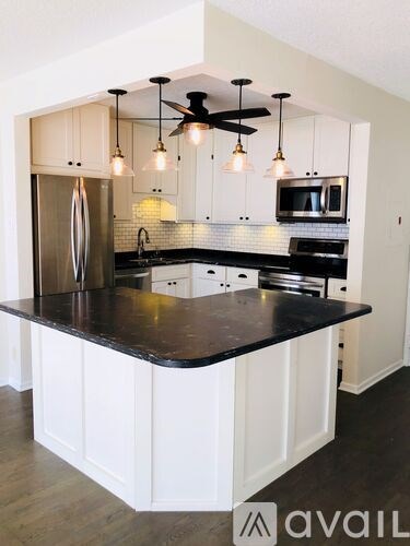 1660 North Prospect Avenue 2 Beds Apartment for Rent