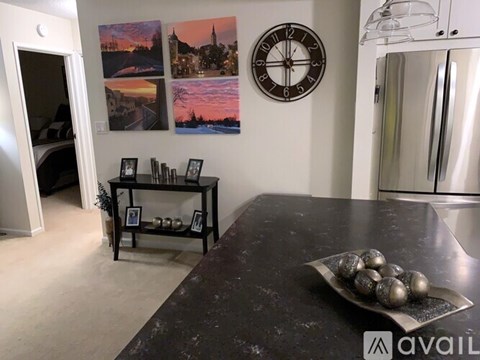 1660 North Prospect Avenue 2 Beds Apartment for Rent