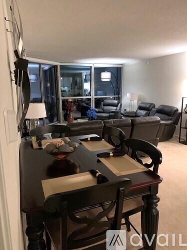 1660 North Prospect Avenue 2 Beds Apartment for Rent