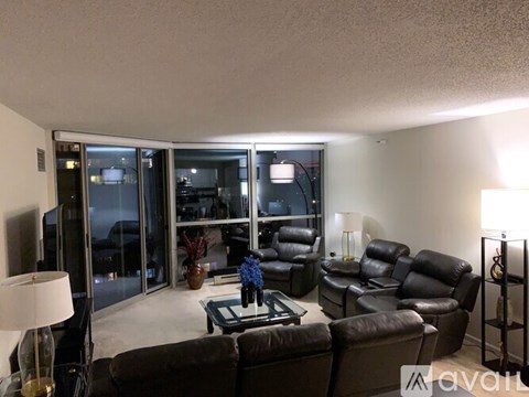 1660 North Prospect Avenue 2 Beds Apartment for Rent