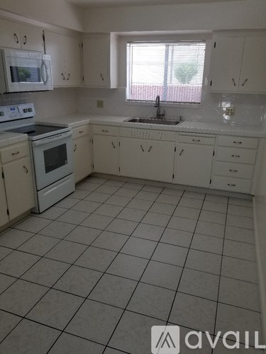 225 West Eaton Avenue 2 Beds Apartment for Rent