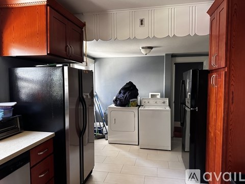 820 Bristol Ave 5 Beds Apartment for Rent