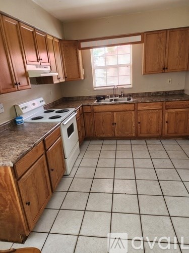 226 North Thompson Road 3 Beds Apartment for Rent