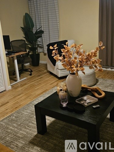 Orient Avenue 2 Beds Apartment for Rent