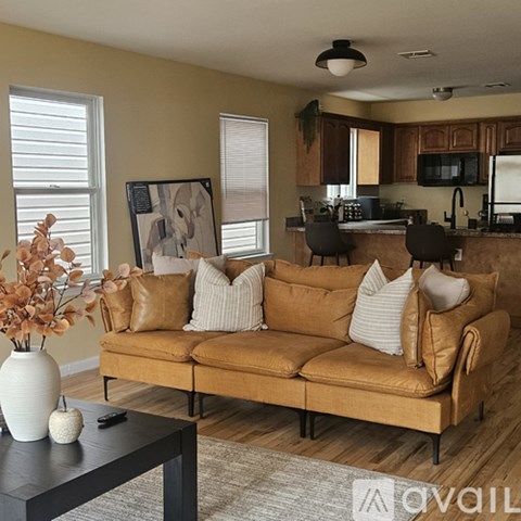 Orient Avenue 2 Beds Apartment for Rent