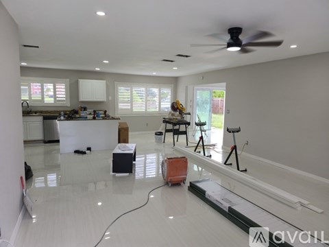 458 Southwest Bridgeport Drive 3 Beds Apartment for Rent