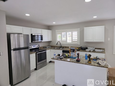 458 Southwest Bridgeport Drive 3 Beds Apartment for Rent
