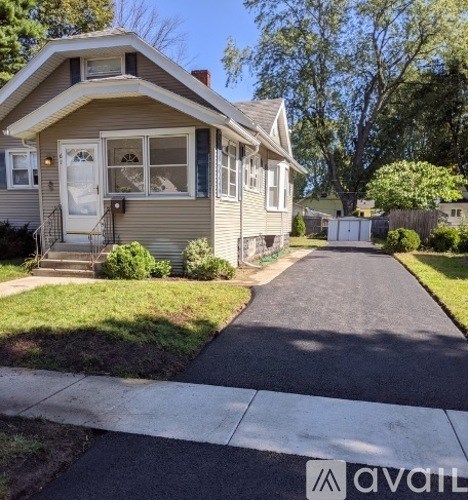 61 Westwood Drive 3 Beds Apartment for Rent