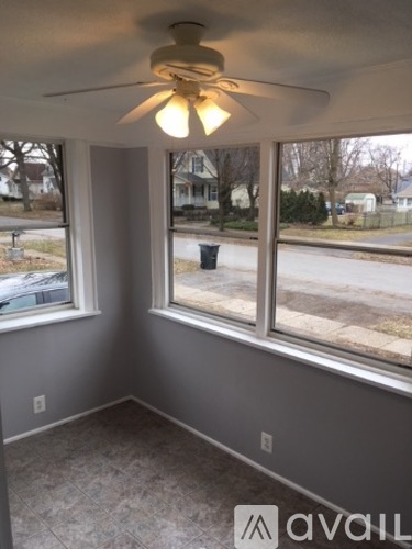 61 Westwood Drive 3 Beds Single Family Home for Rent - Photo gallery 3