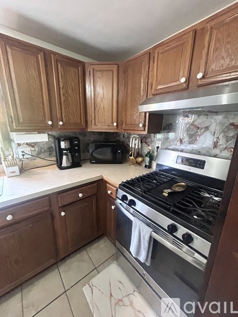 489 Woodward Avenue 3 Beds Apartment for Rent