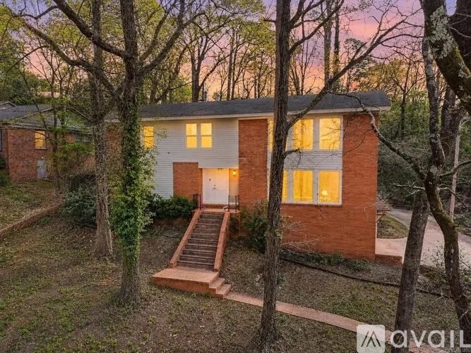 1 Van Lee Drive 4 Beds Single Family Home for Rent - Photo gallery 1