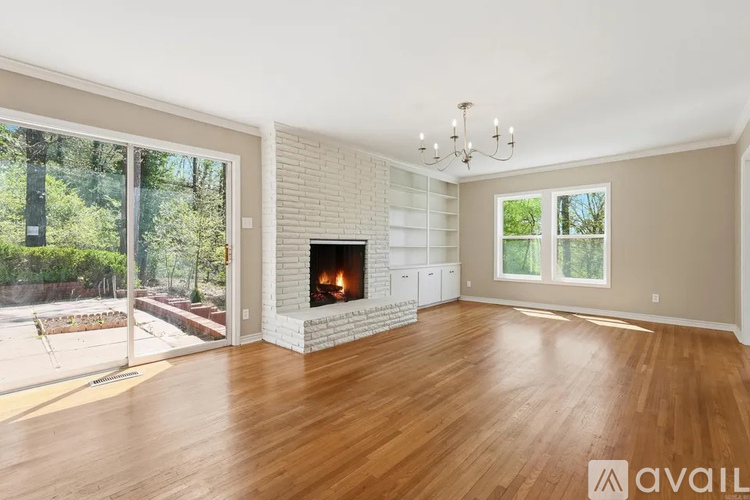 1 Van Lee Drive 4 Beds Single Family Home for Rent - Photo gallery 4