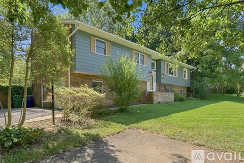 6 Fieldcrest Circle 3 Beds Apartment for Rent