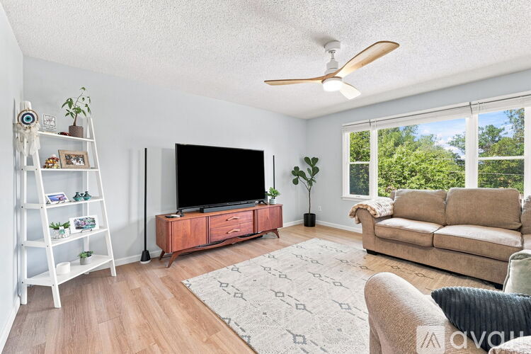 6 Fieldcrest Circle 3 Beds Single Family Home for Rent - Photo gallery 4