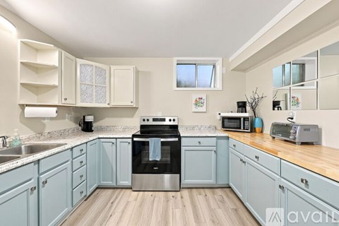 6 Fieldcrest Circle 3 Beds Apartment for Rent